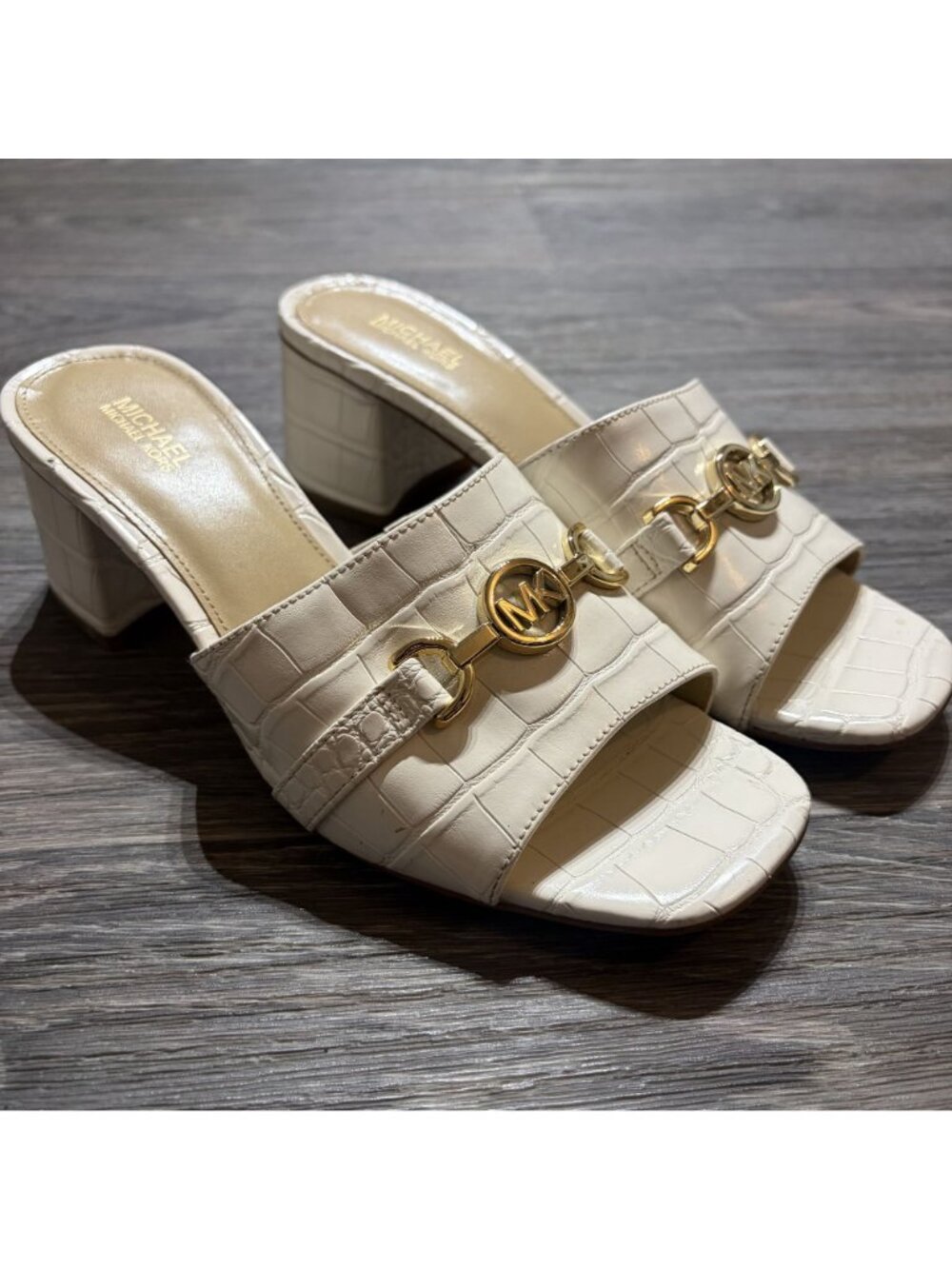 Michael Kors Size 7 Cream Croc Embossed Block Heel Slide Sandals Gold Hardware - Picture 12 of 12